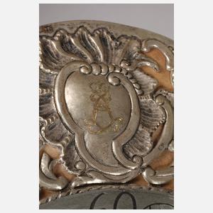 Barocke Stutzuhr mit hessischem Adelswappen