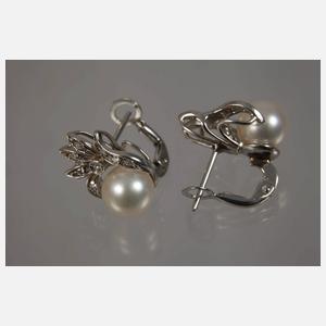 Paar Ohrstecker und Ring mit Perlen und Brillanten