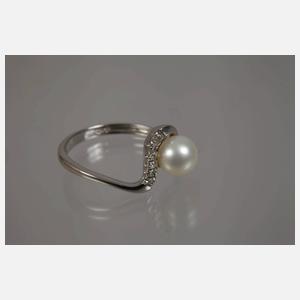 Paar Ohrstecker und Ring mit Perlen und Brillanten