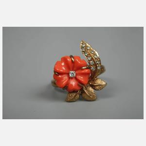 Damenring mit Korallenschnitzerei und Diamanten