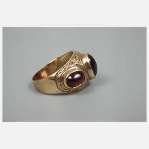 Damenring mit Granatcabochons