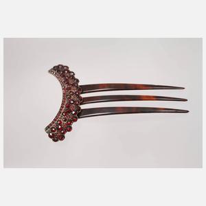 Drei Teile Granatschmuck