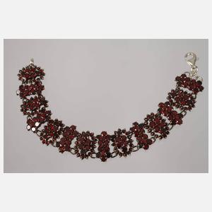 Drei Teile Granatschmuck