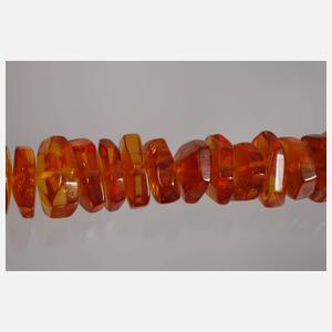 Langes Bernsteincollier