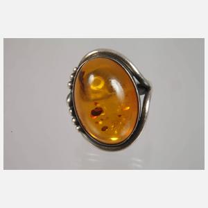 Drei Teile Bernsteinschmuck