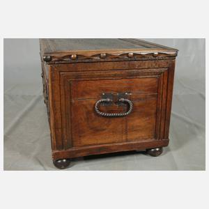 Kleine Flachdeckeltruhe Spätrenaissance