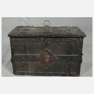 Kleine Eisentruhe
