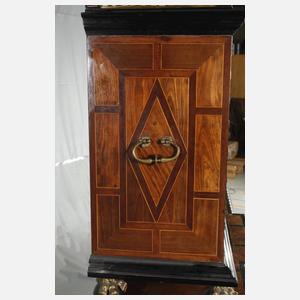 Feiner Kabinettschrank im Renaissancestil