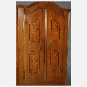 Barockschrank mit Vogelintarsien