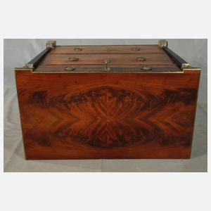 Kleine Empire-Kommode