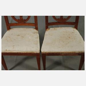 Zwölf klassizistische Stühlen