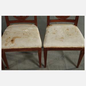 Zwölf klassizistische Stühlen