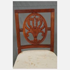 Zwölf klassizistische Stühlen