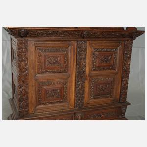 Aufsatzschrank im Renaissancestil
