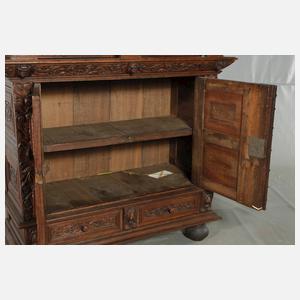 Aufsatzschrank im Renaissancestil