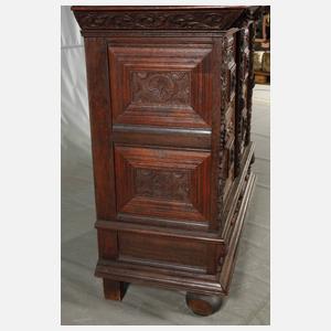 Aufsatzschrank im Renaissancestil