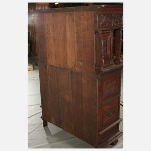 Aufsatzschrank im Renaissancestil