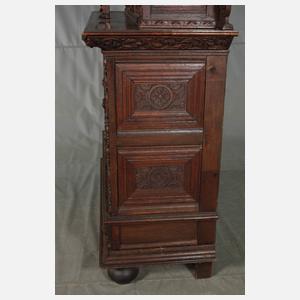 Aufsatzschrank im Renaissancestil