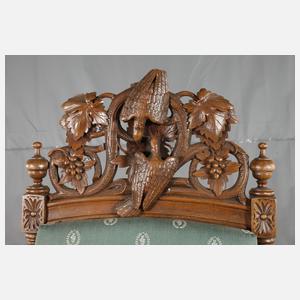 Drei Stühle mit Weindekor