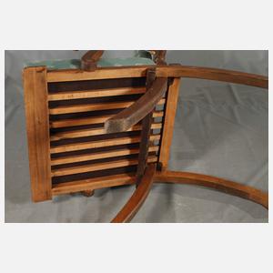 Drei Stühle mit Weindekor