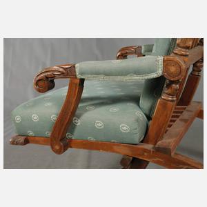 Drei Stühle mit Weindekor