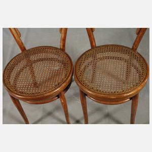 Neun Kaffeehausstühle