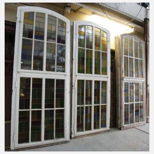 Sieben große Bleiverglasungen