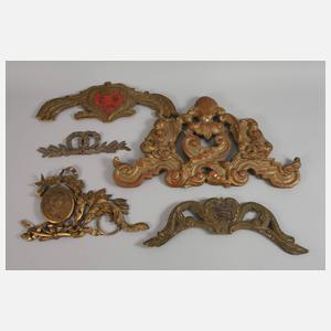 Posten geschnitzte Zierelemente