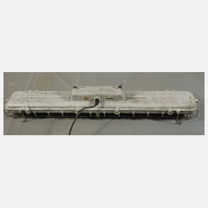 Vier Industrie-Deckenlampen