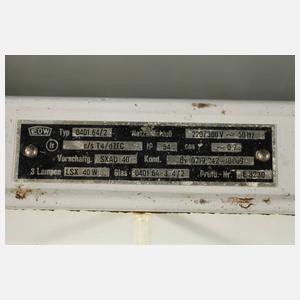 Vier Industrie-Deckenlampen