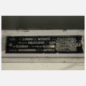 Vier Industrie-Deckenlampen