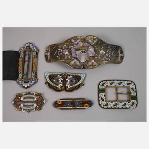 Konvolut Gürtelschließen mit Emaille