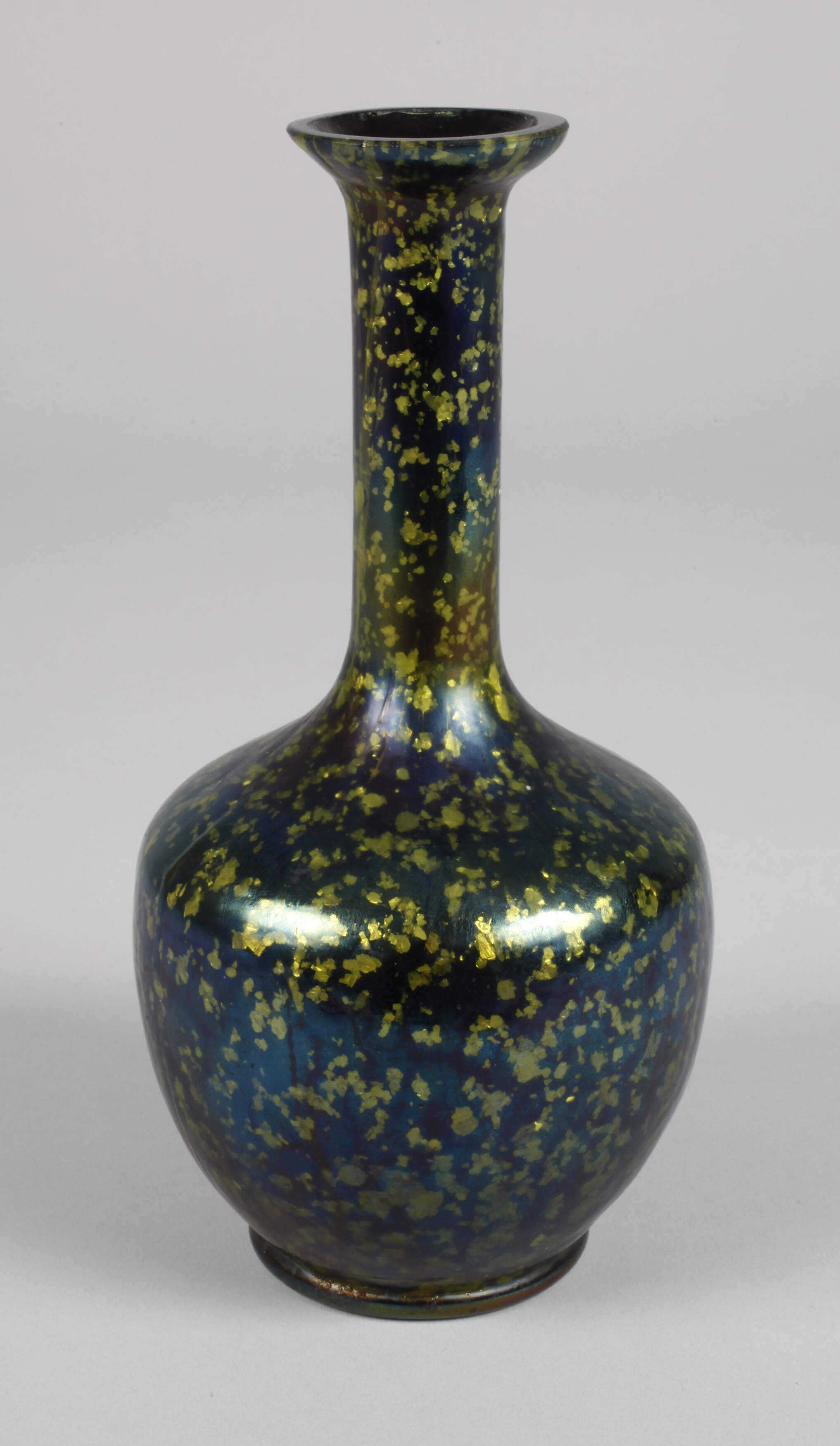 Jugendstilvase mit Folieneinschmelzungen