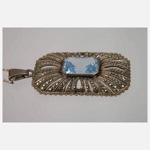 Anhänger mit Steinbesatz an Kette