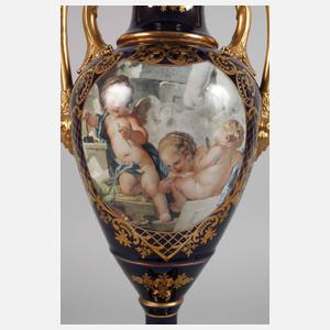 Zwei Amphorenvasen im Alt-Wiener Stil