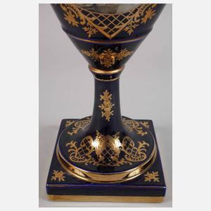 Zwei Amphorenvasen im Alt-Wiener Stil