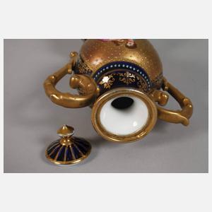 Zwei Amphorenvasen im Alt-Wiener Stil