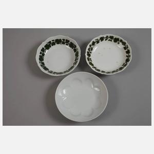 Meissen Mokkakanne und Paar Tassen Weinlaubdekor