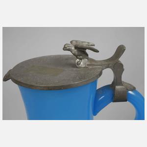 Drei dekorative Krüge mit Adlerdrückern