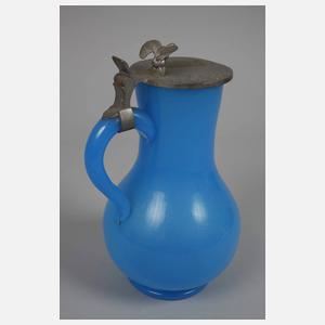 Drei dekorative Krüge mit Adlerdrückern