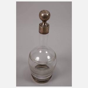 Zwei Karaffen und acht Gläser mit Silberfuß