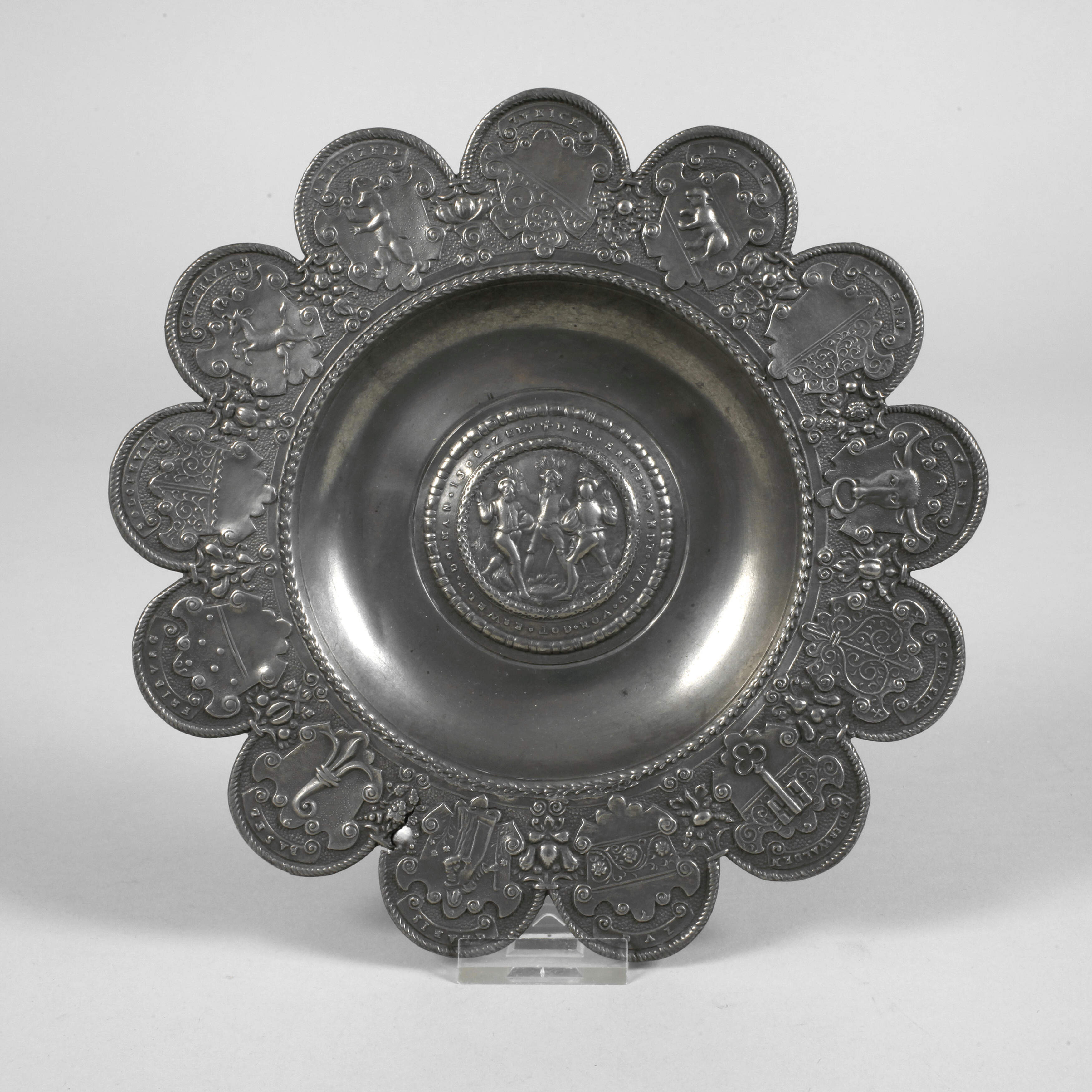 Schweizer Reliefteller sog. "Lappenteller"