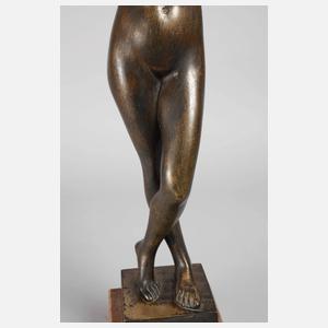 Janosch Schrotta, stehender weiblicher Akt