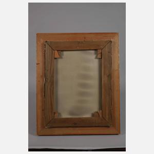 Junge Bäuerin mit Korb und rotem Kopftuch