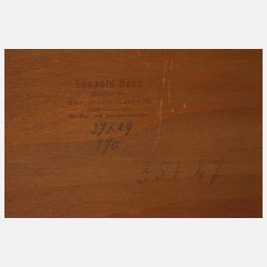 Strickendes holländisches Bauernmädchen