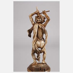 Figürliche Hirschhornschnitzerei