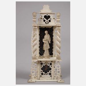 Zwei miniaturhafte Schnitzereien