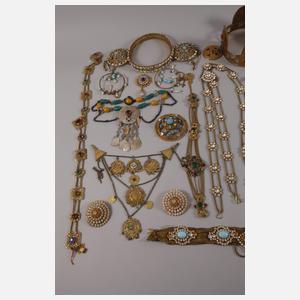 Sammlung historische Theateraccessoires