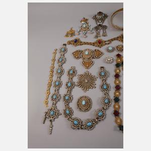 Sammlung historische Theateraccessoires