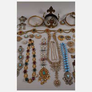 Sammlung historische Theateraccessoires